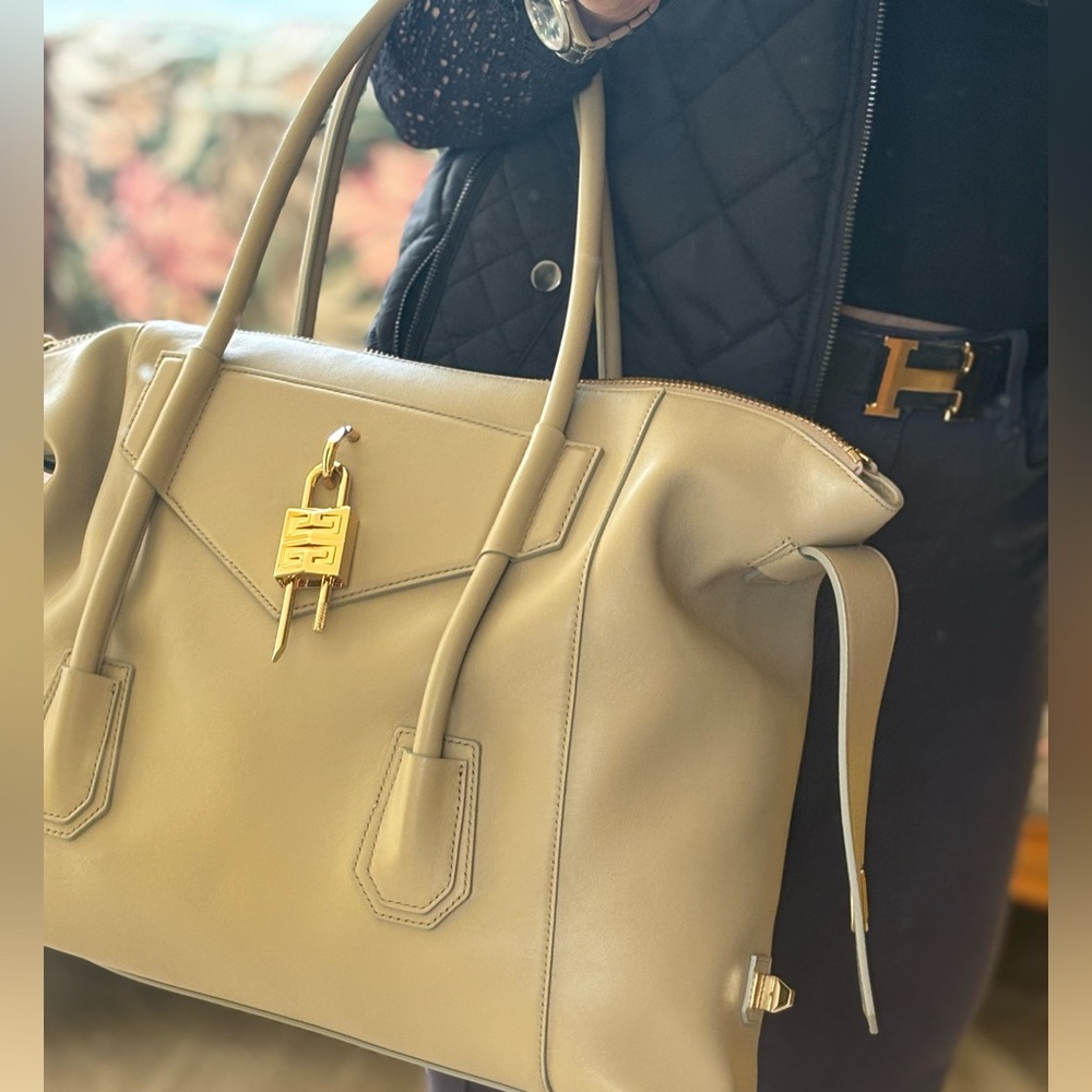Givenchy Large Antigona Tote - Picture 2 of 14